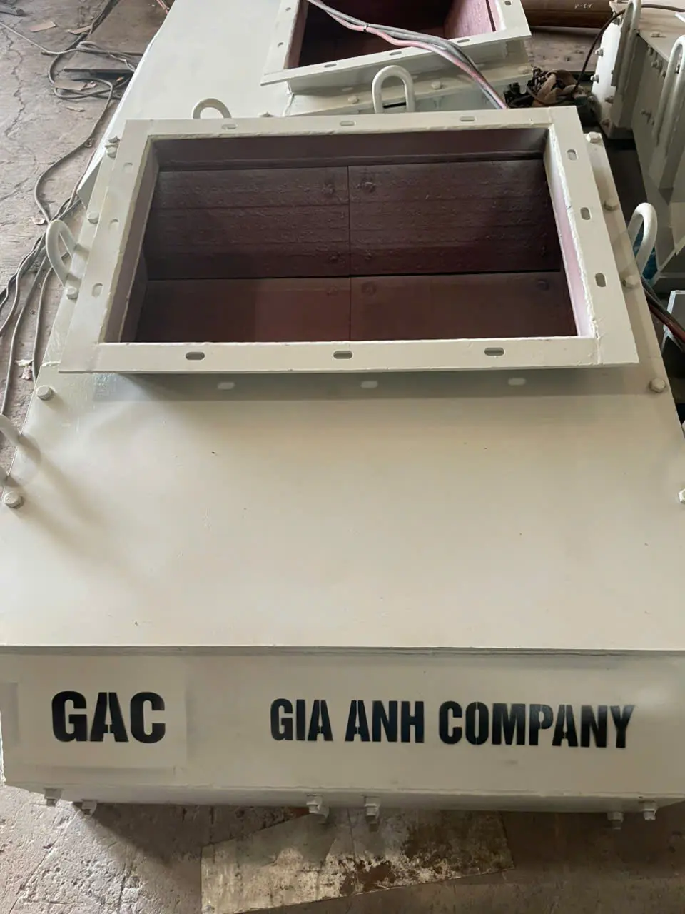 HIỆN TRẠNG SÀN RUNG NGANG SILO A - Dự án sàn rung ngang chống mài mòn tại Silo A, Hòa Phát Dung Quất